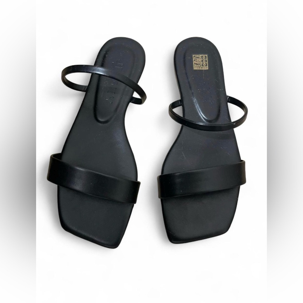 Chic Black Strappy Sandals